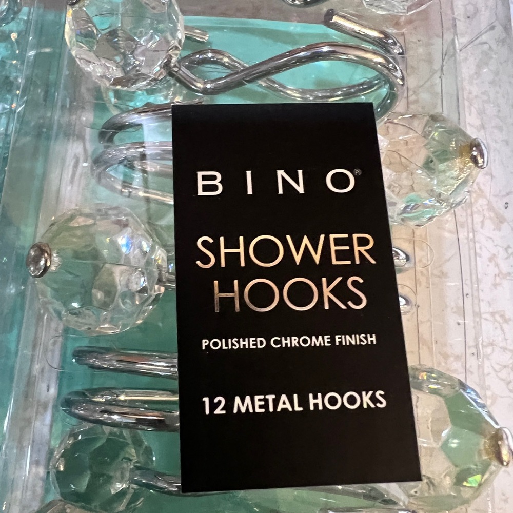 Bino crystal knob shower hooks New 12 to a pack. 1 pack left.